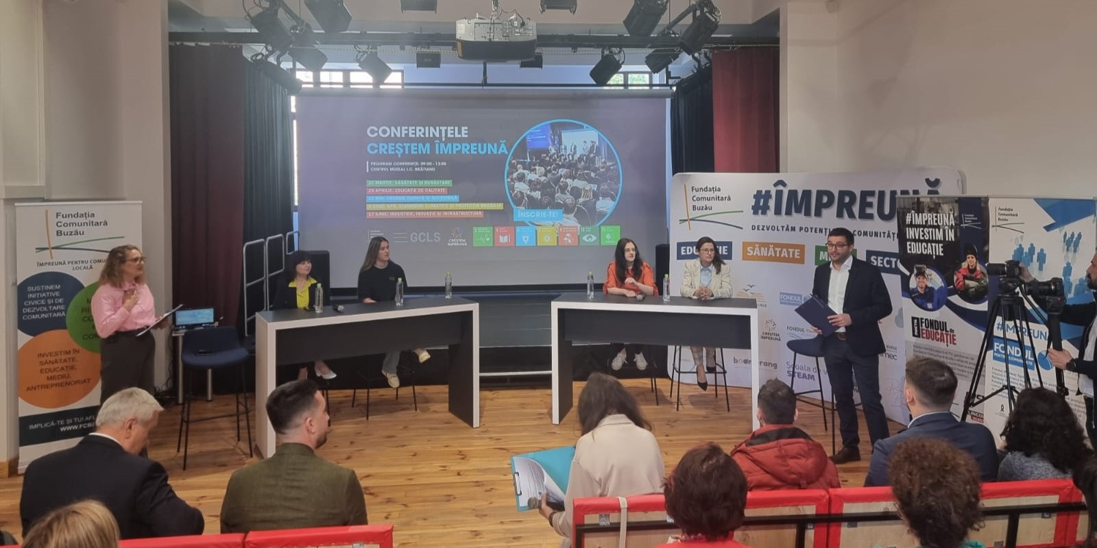Discuții și participanți la conferințele Creștem Împreună.